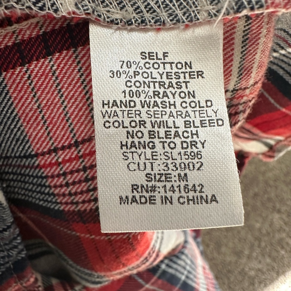She & Sky Classic Cotton Flannel Shirt Size Medium Red White Blue Plaid - Picture 8 of 8